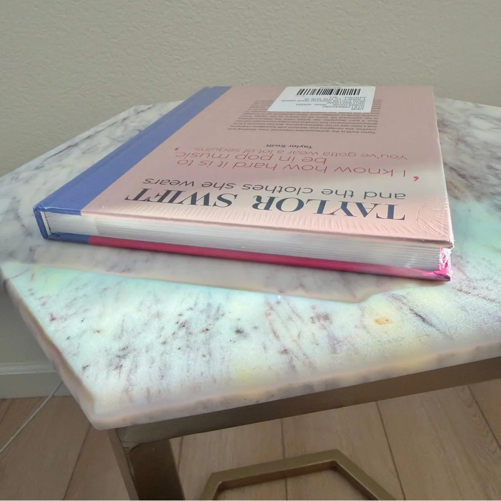 ⭐️ Taylor Swift and the Clothes She Wears Hardcover Book